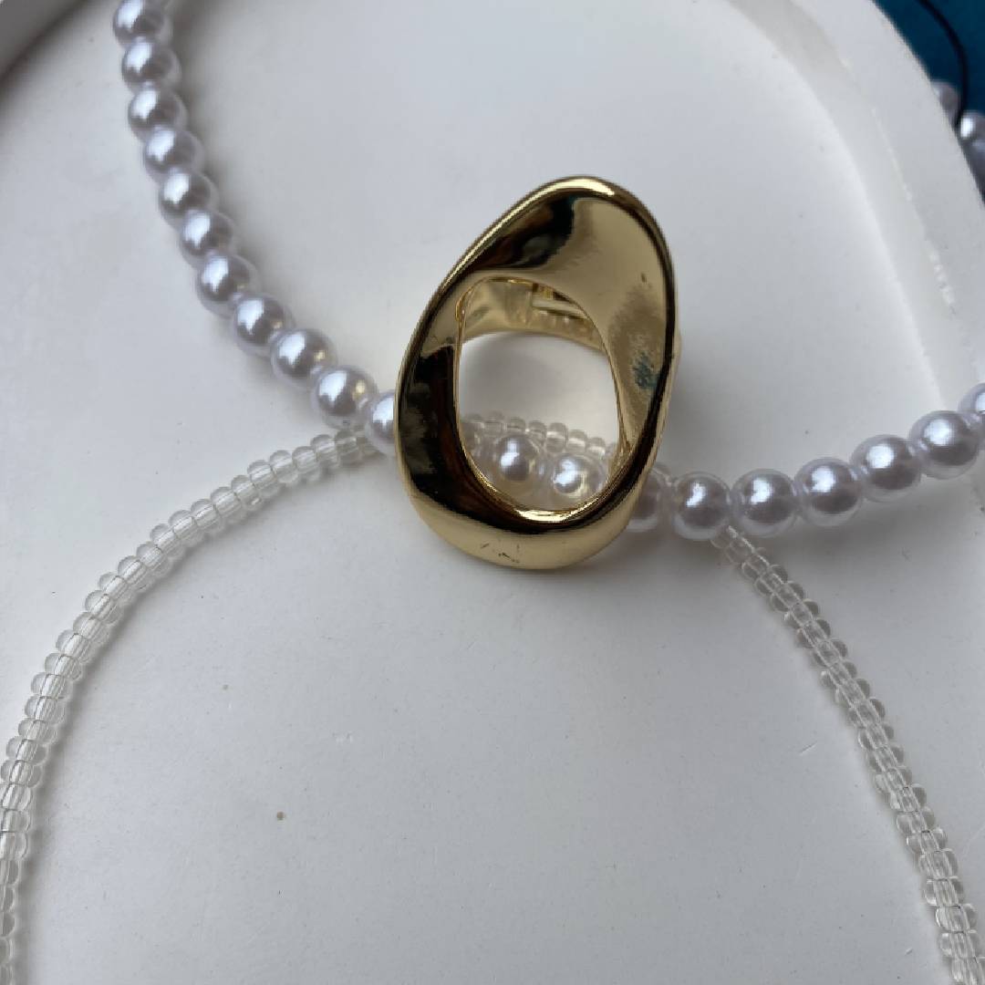 abstract-centre-oval