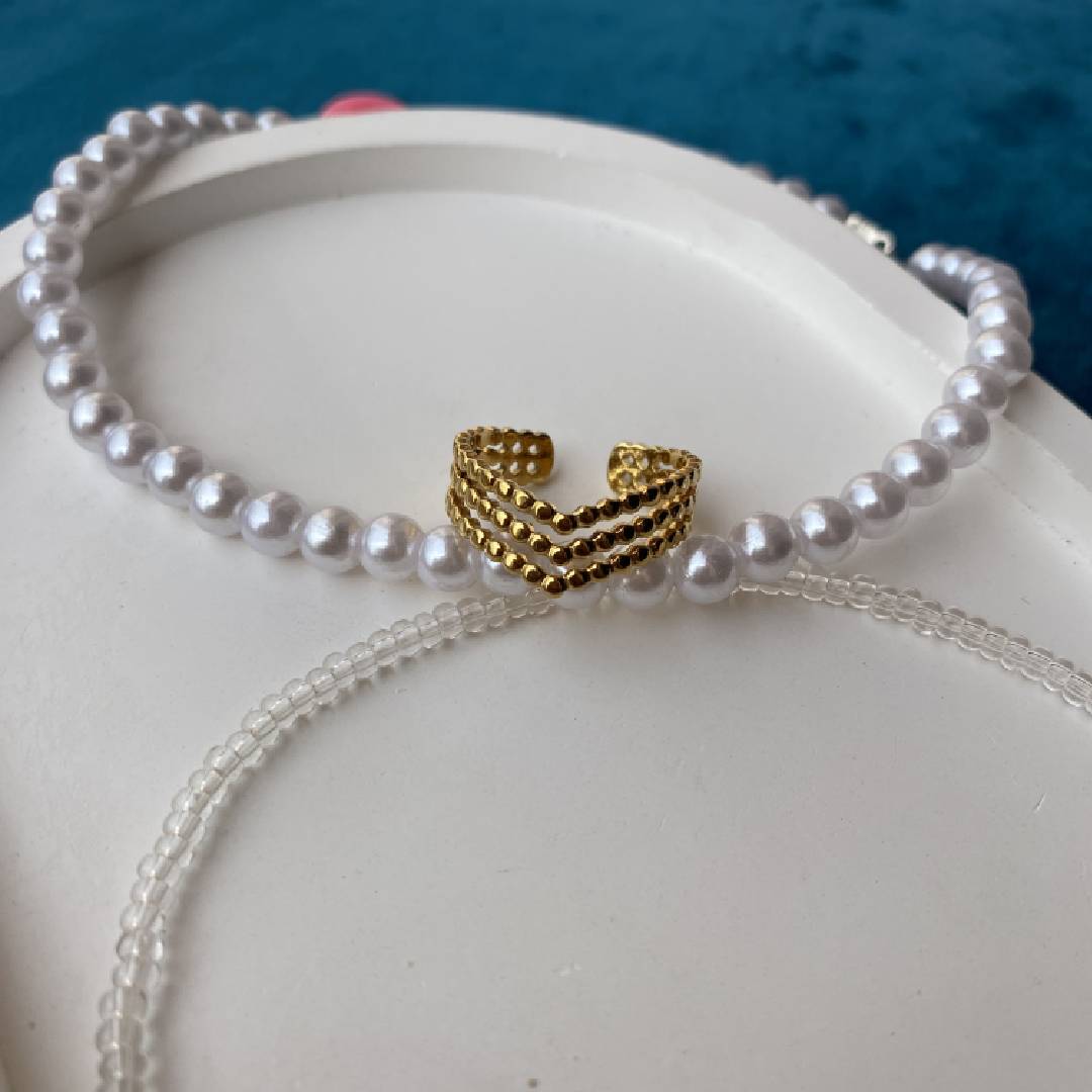 v-shaped-dotted-band